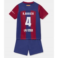 Barcelona Ronald Araujo #4 Heimtrikotsatz Kinder 2023-24 Kurzarm (+ Kurze Hosen)